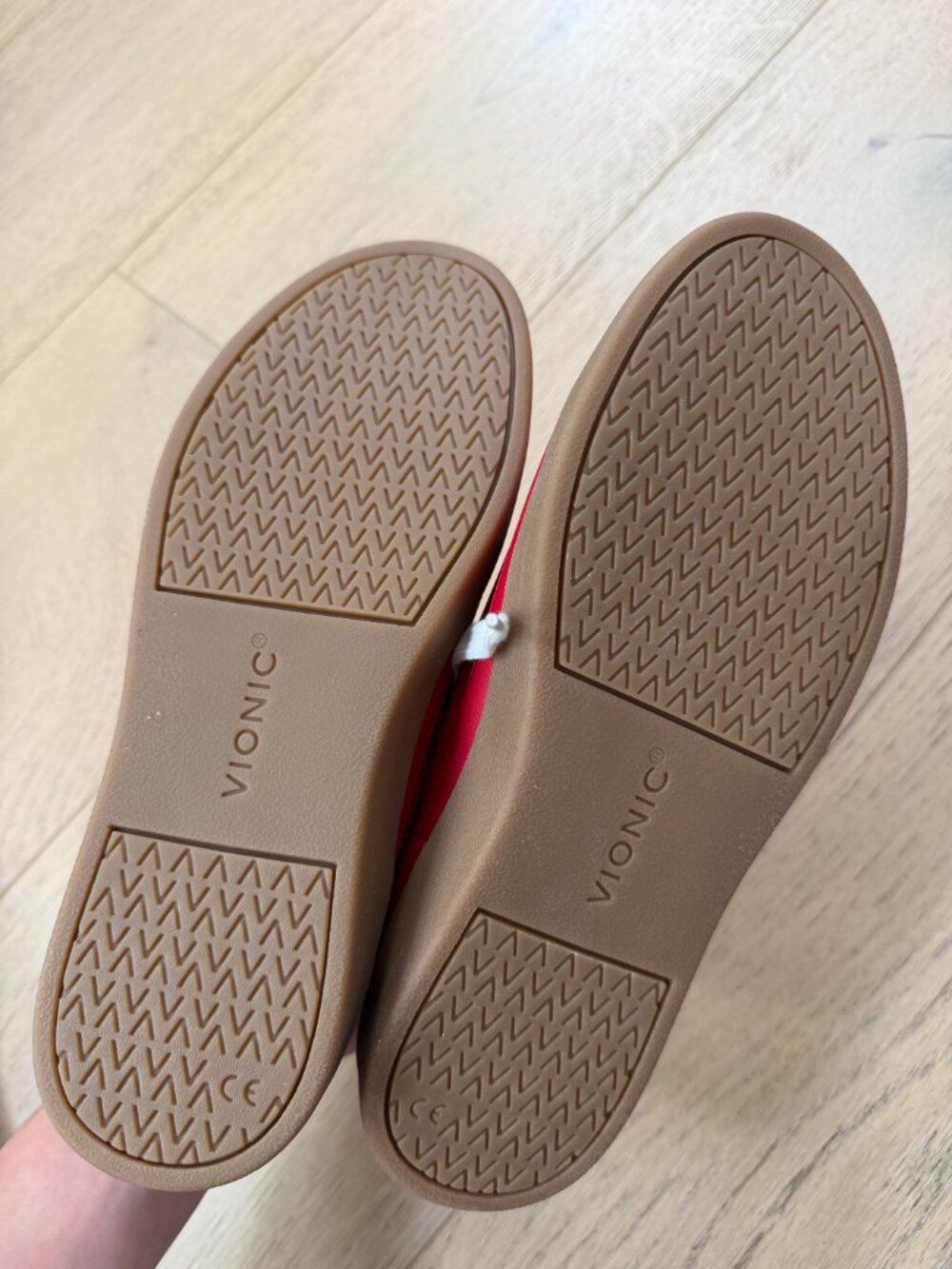 Vionic Winny Sneakers - Picture 3 of 3